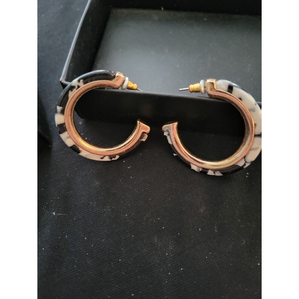 Black And white Marbled or Geometric Bracelett and Hoop Earring Set - Picture 4 of 6